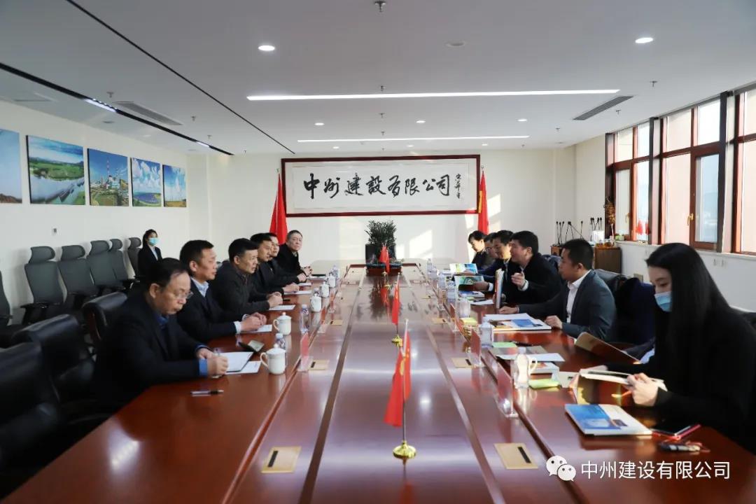 大唐河南清潔能源有限責(zé)任公司總經(jīng)理王永民、金風(fēng)科技集團(tuán)國內(nèi)營銷中心副總經(jīng)理韓明剛一行到我司參觀考察
